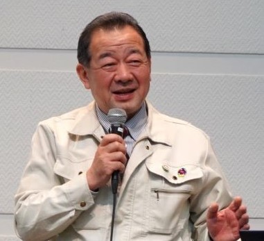 講演する秋葉局長