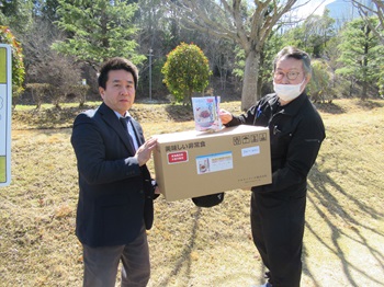寄贈の様子1