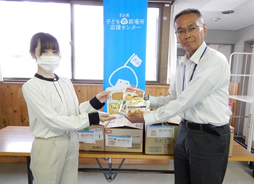 岐阜県社協に寄贈の様子