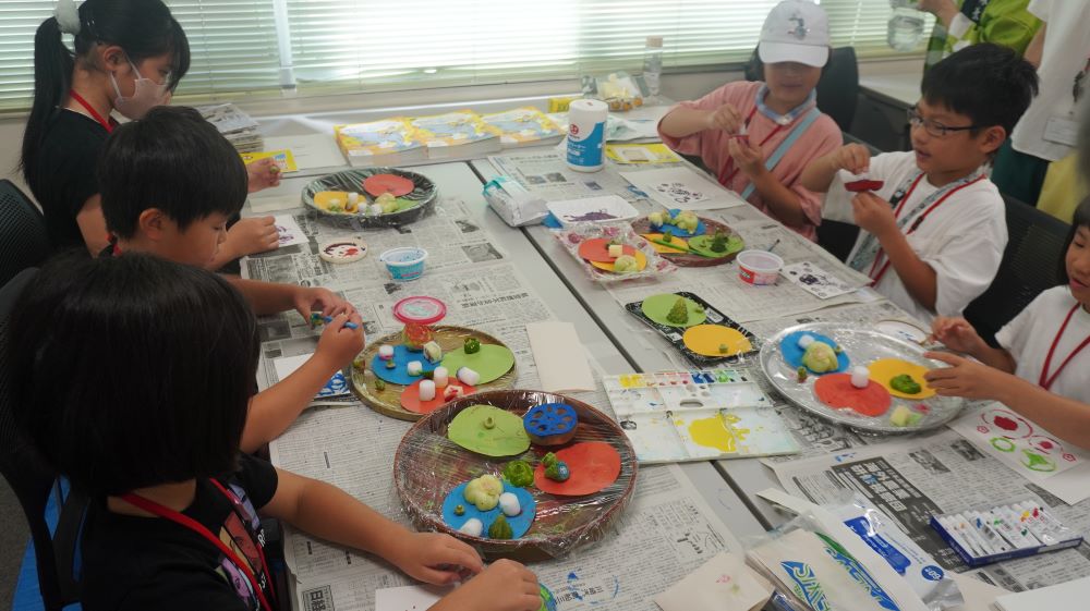 野菜スタンプ体験ブースの様子