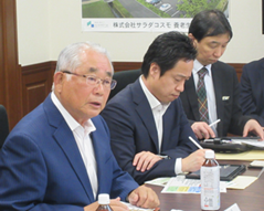 サラダコスモ社長