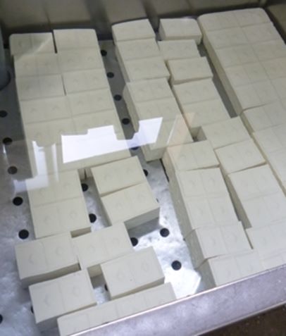 冷水に浸された豆腐