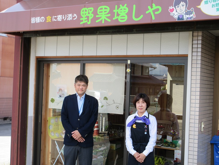 中澤真規さんと鈴木消費安全調整官