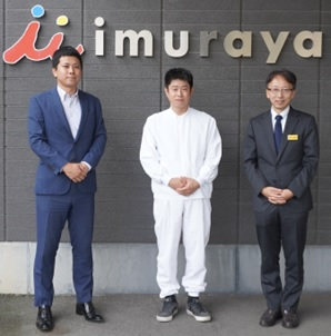左から、近藤課長代理、小林チーム長、小山内部長